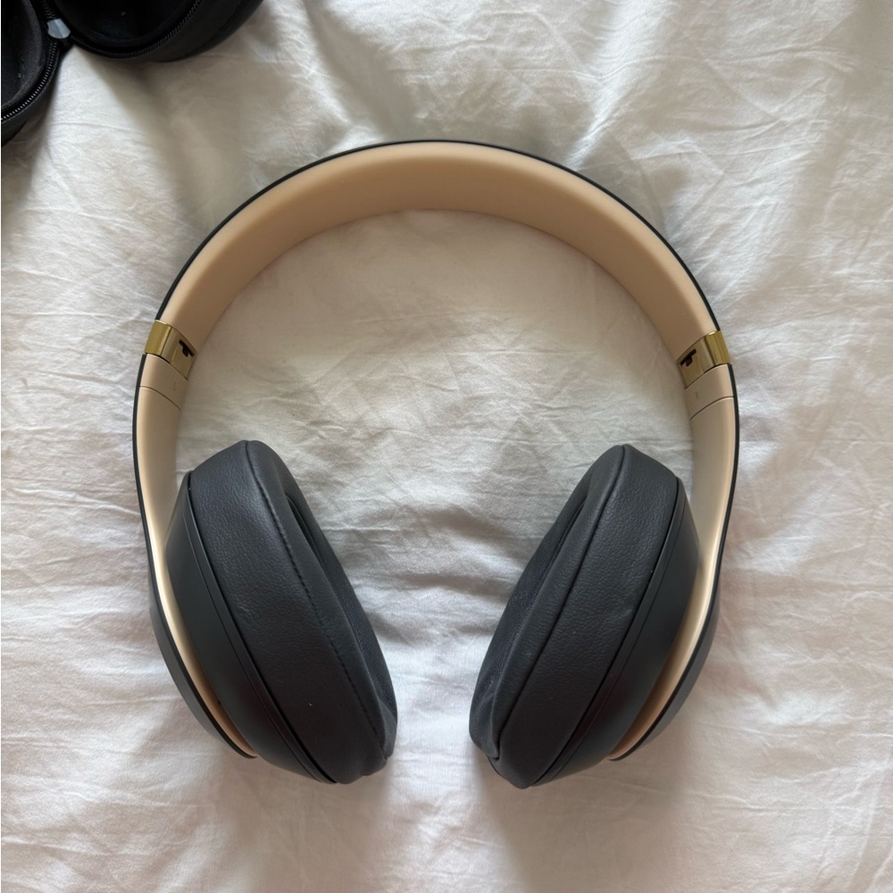 Beats Studio3 - Picture 3 of 4